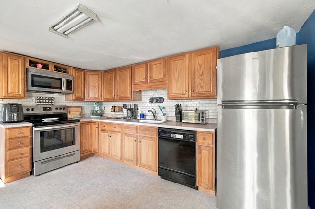 5 Red Ln, Taunton, MA 02718