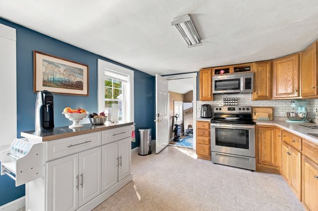 5 Red Ln, Taunton, MA 02718