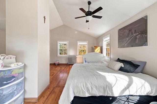 5 Red Ln, Taunton, MA 02718