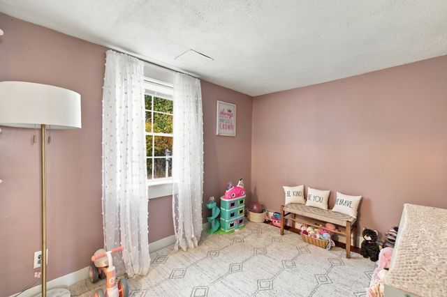 5 Red Ln, Taunton, MA 02718