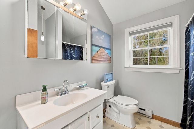 5 Red Ln, Taunton, MA 02718