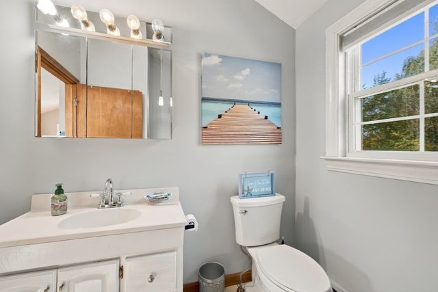 5 Red Ln, Taunton, MA 02718