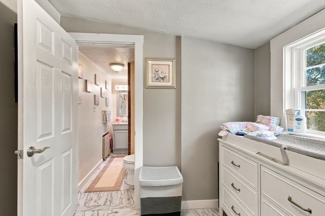 5 Red Ln, Taunton, MA 02718