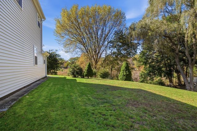 5 Red Ln, Taunton, MA 02718