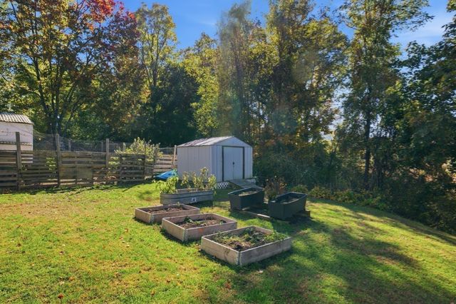 5 Red Ln, Taunton, MA 02718