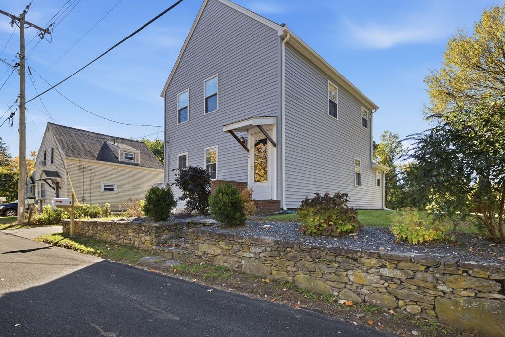 5 Red Ln, Taunton, MA 02718
