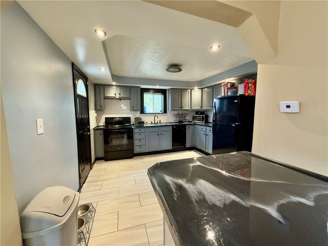 2 Elm Street, Lyons, NY 14489