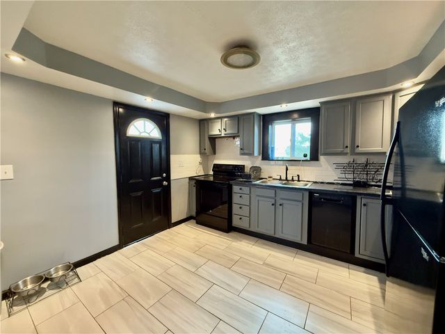 2 Elm Street, Lyons, NY 14489