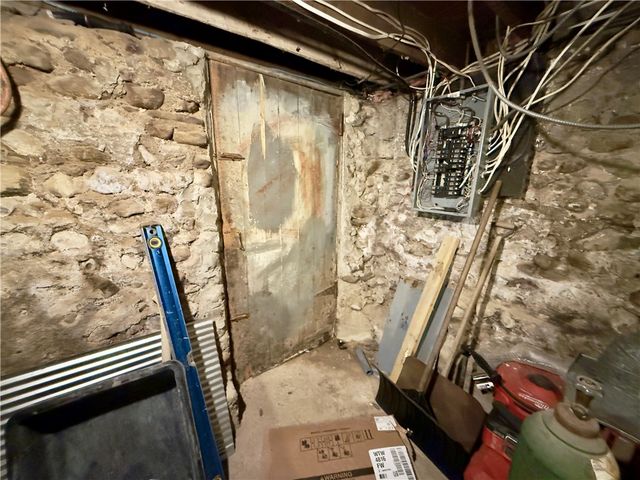 2 Elm Street, Lyons, NY 14489