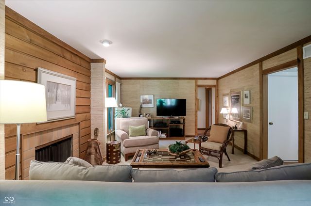 100 Spring Drive, Zionsville, IN 46077