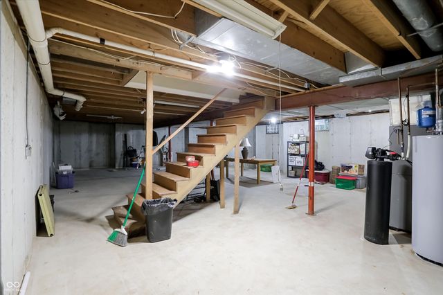 100 Spring Drive, Zionsville, IN 46077