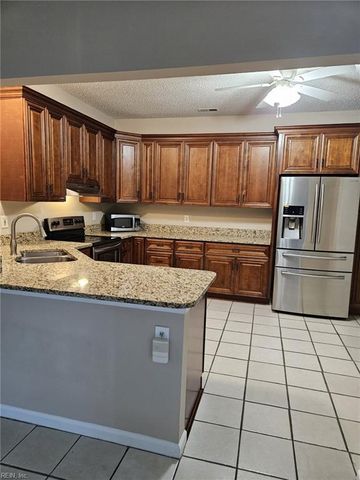 938 Willow PT, Newport News, VA 23602