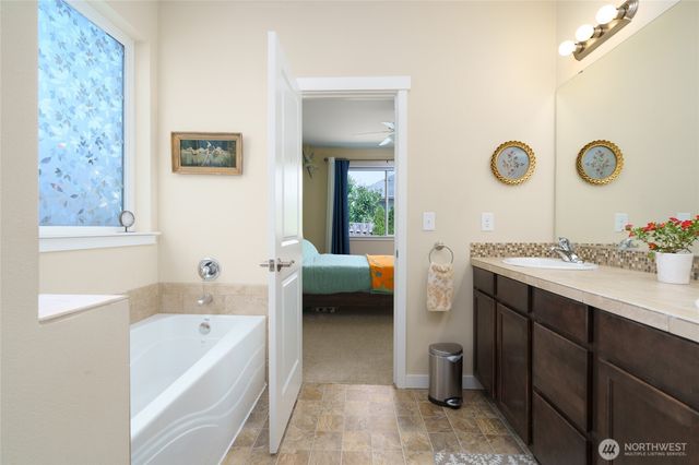 1758 Hillcrest Loop, Mount Vernon, WA 98274