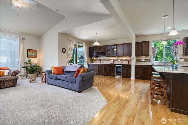 1758 Hillcrest Loop, Mount Vernon, WA 98274