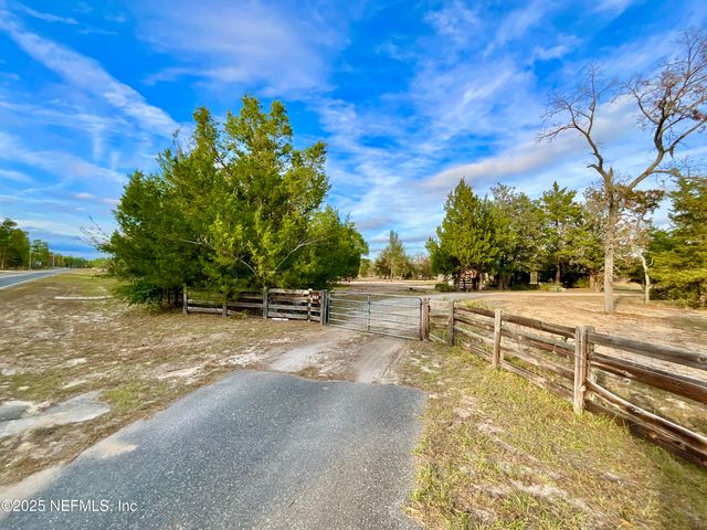 276 MELROSE LANDING Boulevard, Hawthorne, FL 32640