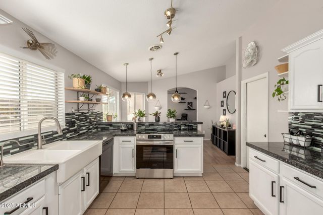 4545 E WOODLAND Drive, Phoenix, AZ 85048