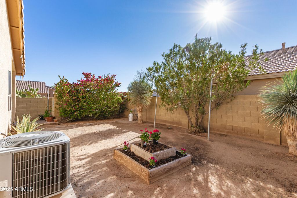4545 E WOODLAND Drive, Phoenix, AZ 85048