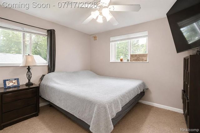 5535 Lake Vista Drive, Waterford, MI 48327