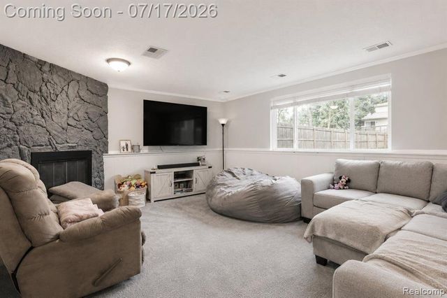 5535 Lake Vista Drive, Waterford, MI 48327
