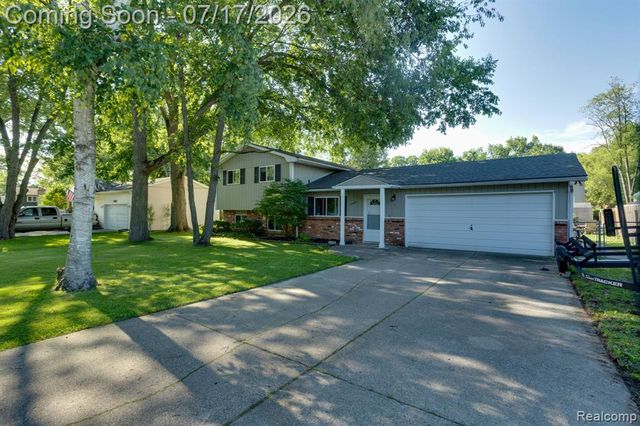 5535 Lake Vista Drive, Waterford, MI 48327