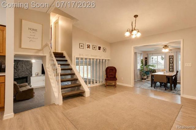 5535 Lake Vista Drive, Waterford, MI 48327