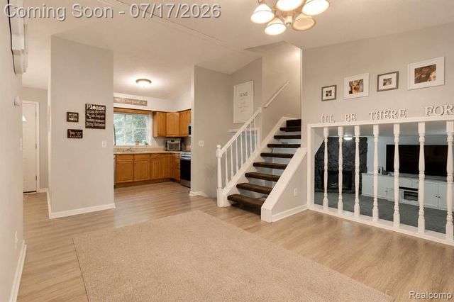 5535 Lake Vista Drive, Waterford, MI 48327
