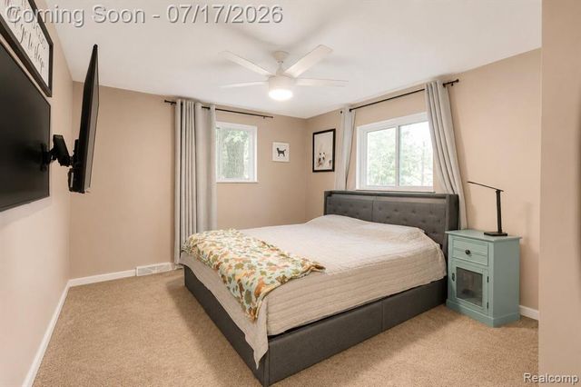5535 Lake Vista Drive, Waterford, MI 48327