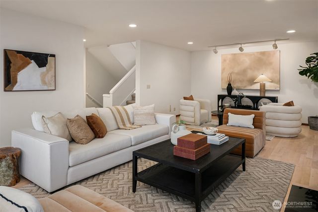 8533 NE Juanita Drive, Kirkland, WA 98034