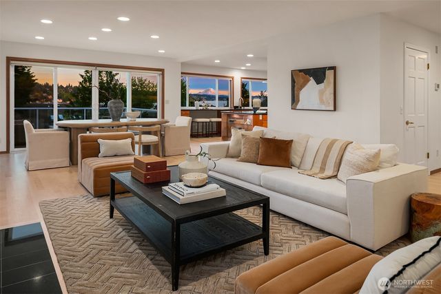 8533 NE Juanita Drive, Kirkland, WA 98034