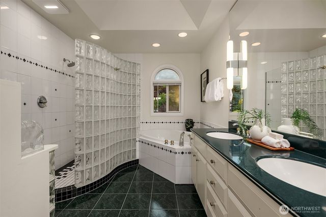 8533 NE Juanita Drive, Kirkland, WA 98034