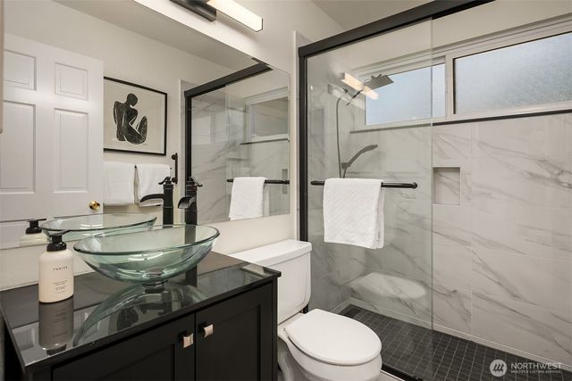 8533 NE Juanita Drive, Kirkland, WA 98034