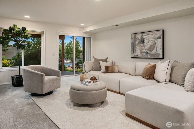 8533 NE Juanita Drive, Kirkland, WA 98034