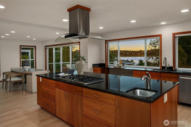 8533 NE Juanita Drive, Kirkland, WA 98034