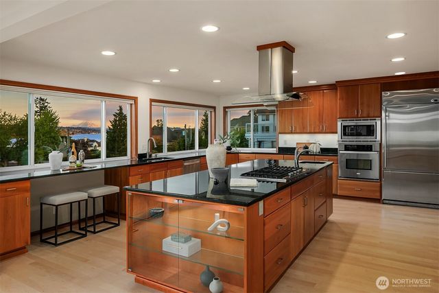 8533 NE Juanita Drive, Kirkland, WA 98034