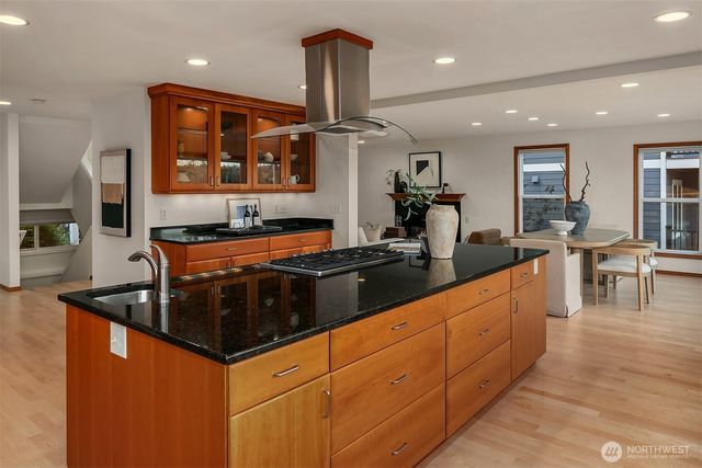 8533 NE Juanita Drive, Kirkland, WA 98034