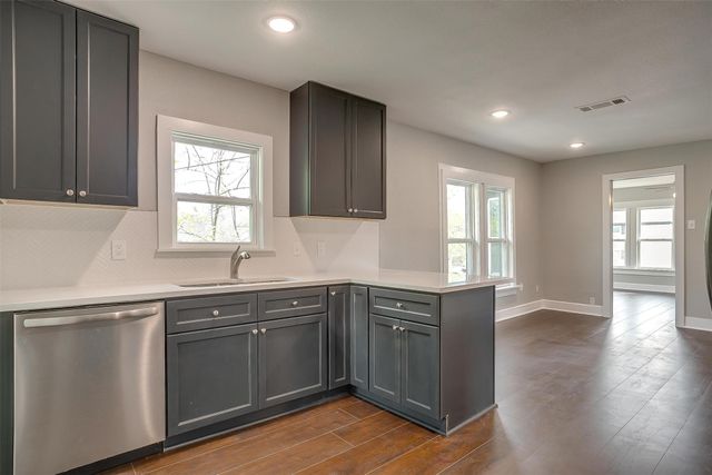 2932 Travis Avenue 2932, Fort Worth, TX 76110