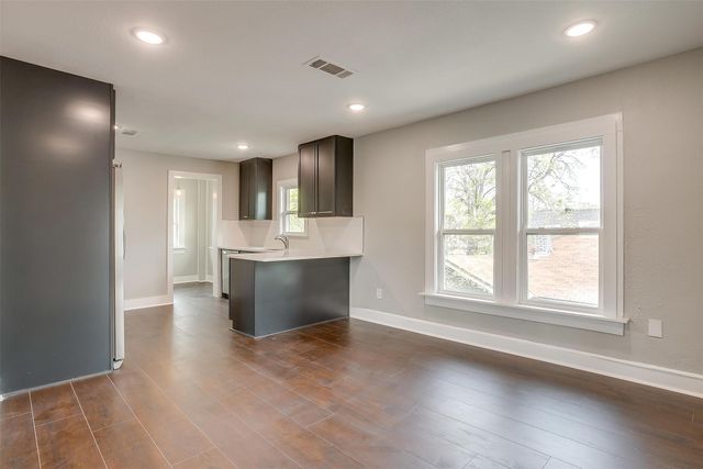 2932 Travis Avenue 2932, Fort Worth, TX 76110