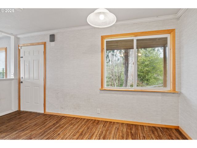 1095 E 2ND St, Coquille, OR 97423