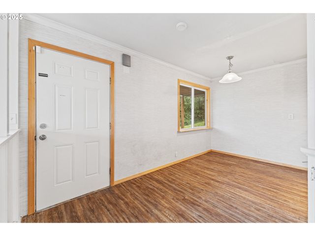 1095 E 2ND St, Coquille, OR 97423