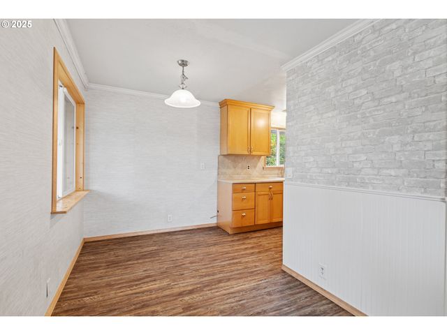 1095 E 2ND St, Coquille, OR 97423