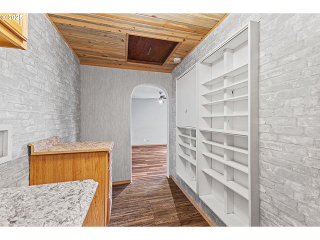 1095 E 2ND St, Coquille, OR 97423