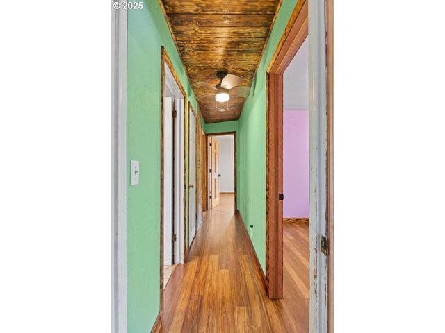 1095 E 2ND St, Coquille, OR 97423