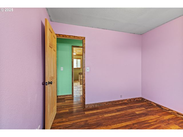 1095 E 2ND St, Coquille, OR 97423