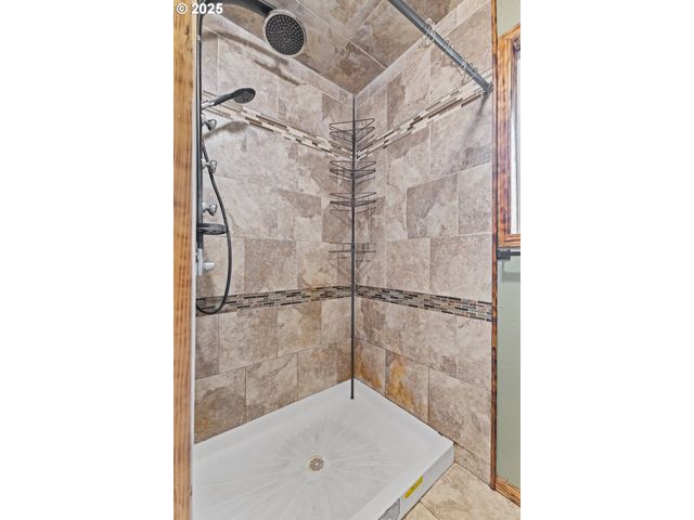 1095 E 2ND St, Coquille, OR 97423