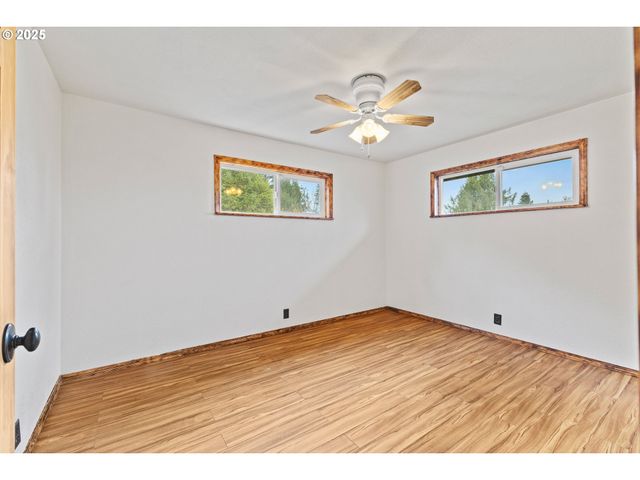 1095 E 2ND St, Coquille, OR 97423