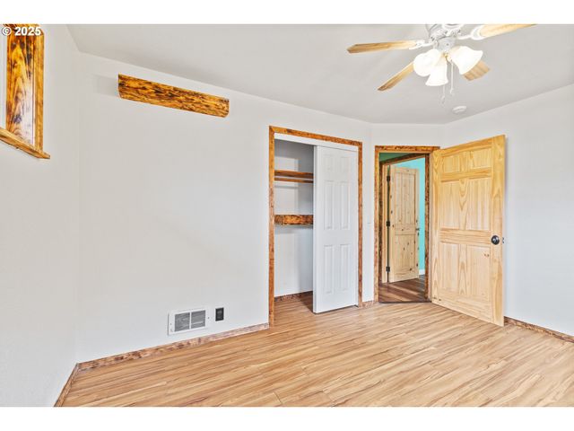 1095 E 2ND St, Coquille, OR 97423