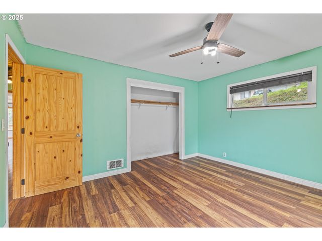 1095 E 2ND St, Coquille, OR 97423