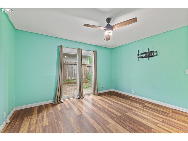 1095 E 2ND St, Coquille, OR 97423