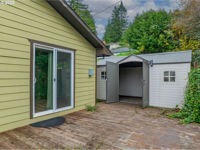 1095 E 2ND St, Coquille, OR 97423