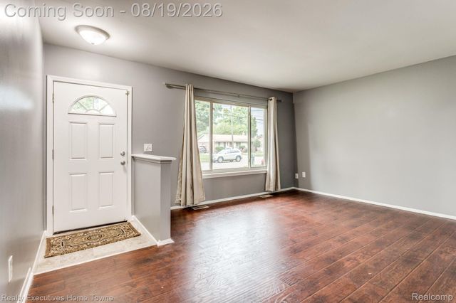 2448 Oakcrest Road, Sterling Heights, MI 48310